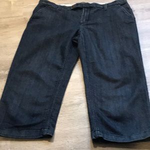 Daisy Fuentes Black Capris